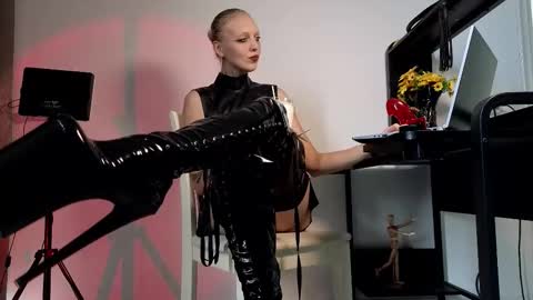 Ultimate Goddess online show from 4, 10, 2025