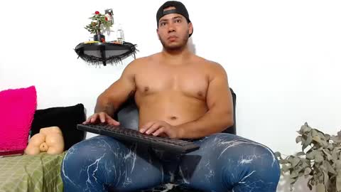 Snapshot of martin_fiit chatting on 4, 3, 2025 Martin instagrammartinfiit online show from 4, 3, 2025