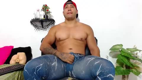 Snapshot of martin_fiit chatting on 28, 9, 2025 Martin instagrammartinfiit online show from 28, 9, 2025