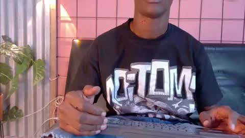 Snapshot of martin_killer chatting on 27, 10, 2025 Martin online show from 27, 10, 2025