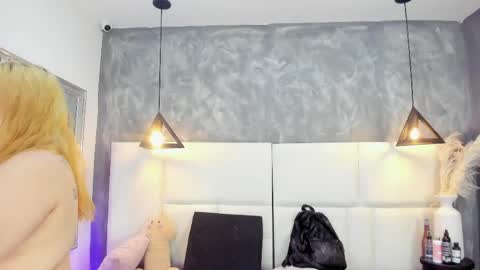 Martina  online show from 10, 4, 2026