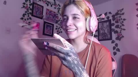 Snapshot of mary_janness chatting on 19, 12, 2024 100 online show from 19, 12, 2024