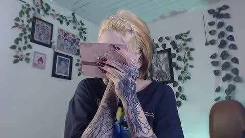 Snapshot of mary_janness chatting on 30, 12, 2024 100 online show from 30, 12, 2024