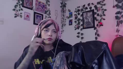 Snapshot of mary_janness chatting on 2, 1, 2025 100 online show from 2, 1, 2025