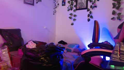 Snapshot of mary_janness chatting on 18, 1, 2025 100 online show from 18, 1, 2025