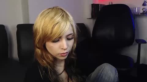 Snapshot of mary_janness chatting on 17, 2, 2025 100 online show from 17, 2, 2025