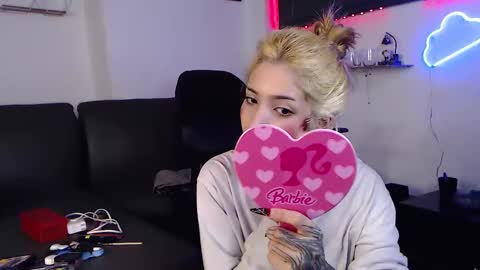 Snapshot of mary_janness chatting on 19, 2, 2025 100 online show from 19, 2, 2025