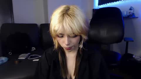 Snapshot of mary_janness chatting on 21, 2, 2025 100 online show from 21, 2, 2025