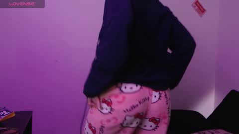 Snapshot of mary_janness chatting on 24, 10, 2025 100 online show from 24, 10, 2025