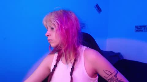 Snapshot of mary_janness chatting on 19, 11, 2025 100 online show from 19, 11, 2025