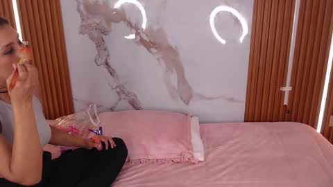 Hi guys im Mary  online show from 14, 11, 2025