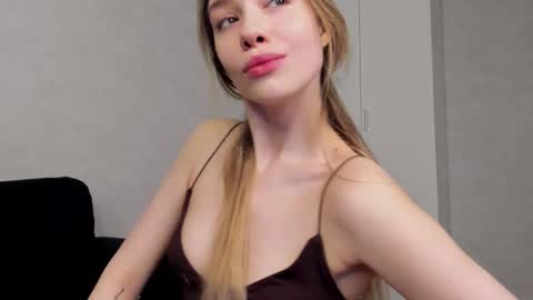 Snapshot of mary_shiota chatting on 16, 12, 2025 HelIo Everyone Im MaryWelcome to my room and lets have a good time together with me online show from 16, 12, 2025