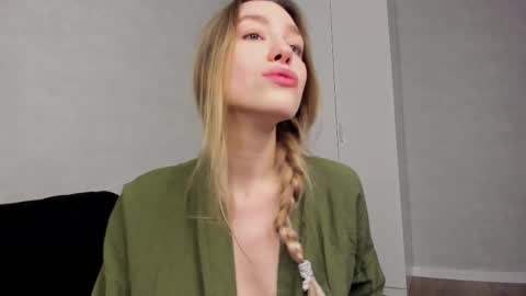 Snapshot of mary_shiota chatting on 17, 12, 2025 HelIo Everyone Im MaryWelcome to my room and lets have a good time together with me online show from 17, 12, 2025