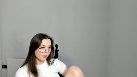 Snapshot of mary_wave_ chatting on 6, 5, 2026 Alice online show from 6, 5, 2026