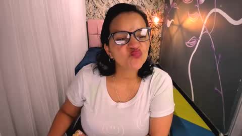 Snapshot of marylinmilf chatting on 12, 3, 2025 Marylin online show from 12, 3, 2025