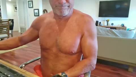 mascmuscle49 online show from 1, 4, 2026