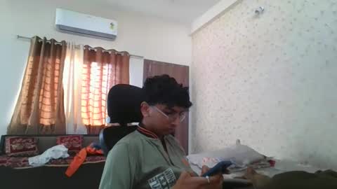 Mask Boy online show from 29, 11, 2025