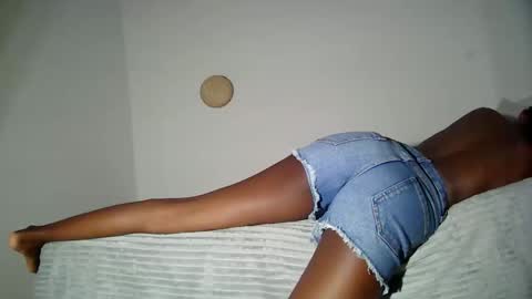 Snapshot of masked_shy_girl chatting on 26, 4, 2026 masked_shy_girl online show from 26, 4, 2026