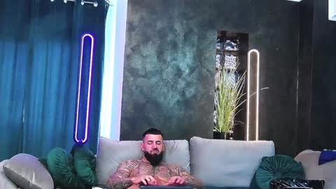 Snapshot of masterkingofmuscle chatting on 8, 1, 2025 masterkingofmuscle online show from 8, 1, 2025