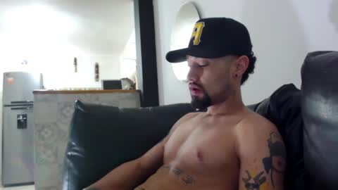 STRURIBE ON INSTAGRAM online show from 17, 12, 2024