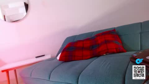 STRURIBE ON INSTAGRAM online show from 2, 10, 2025