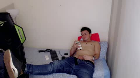 Snapshot of mathiass_twinkk_ chatting on 1, 4, 2026 MATHIAS online show from 1, 4, 2026