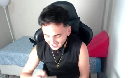 Snapshot of mathiass_twinkk_ chatting on 4, 4, 2026 MATHIAS online show from 4, 4, 2026