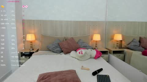 Vayolet Castro online show from 18, 4, 2026