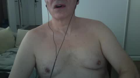maturehotman online show from 1, 2, 2025