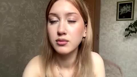 Snapshot of maudiesikes chatting on 17, 7, 2026 Mia online show from 17, 7, 2026