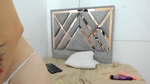 Snapshot of mavie_ivanova chatting on 4, 2, 2025 mavie_ivanova online show from 4, 2, 2025