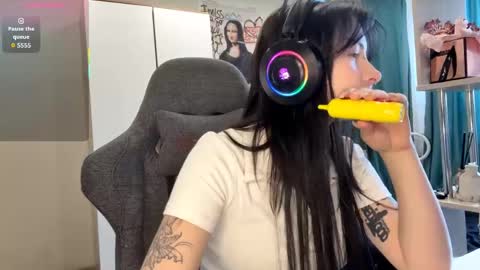 Snapshot of mavismills chatting on 3, 6, 2026 Mavis online show from 3, 6, 2026