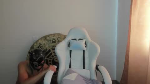 max__b online show from 10, 3, 2025