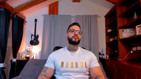 Snapshot of max_dic1 chatting on 6, 3, 2025 max D. online show from 6, 3, 2025