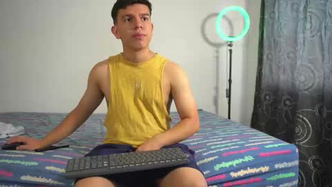 Snapshot of max_ethan5 chatting on 24, 11, 2025 Max online show from 24, 11, 2025