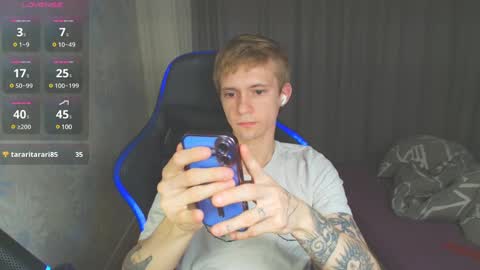 Max Gen with tats 24years  And Ethan without tats 20 years online show from 22, 1, 2025