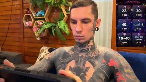 Snapshot of max_reaves chatting on 28, 12, 2024 online show from 28, 12, 2024