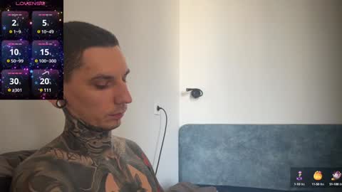 Snapshot of max_reaves chatting on 1, 2, 2025 online show from 1, 2, 2025