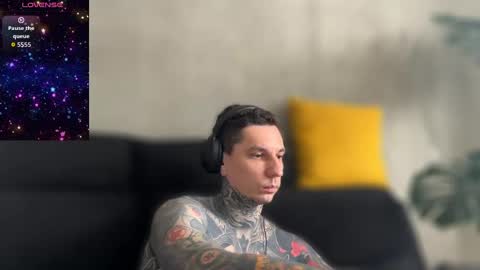 Snapshot of max_reaves chatting on 25, 9, 2025 online show from 25, 9, 2025