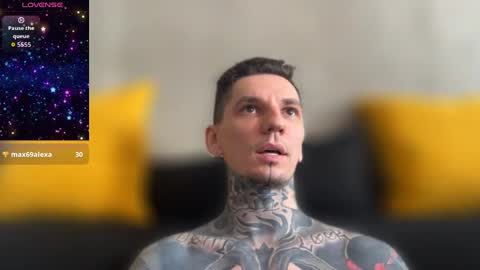 Snapshot of max_reaves chatting on 18, 10, 2025 online show from 18, 10, 2025