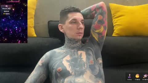 Snapshot of max_reaves chatting on 20, 10, 2025 online show from 20, 10, 2025