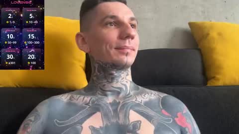 Snapshot of max_reaves chatting on 13, 11, 2025 online show from 13, 11, 2025