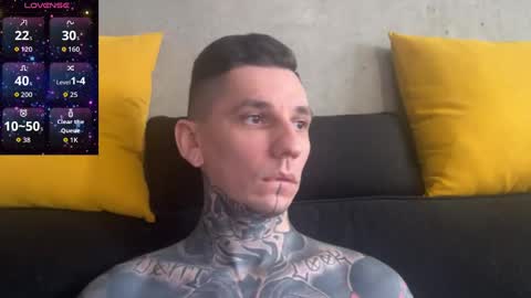 Snapshot of max_reaves chatting on 14, 11, 2025 online show from 14, 11, 2025