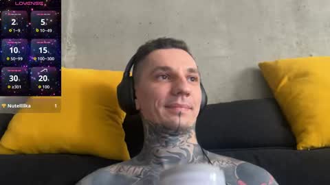 Snapshot of max_reaves chatting on 15, 11, 2025 online show from 15, 11, 2025