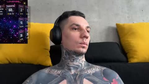 Snapshot of max_reaves chatting on 16, 11, 2025 online show from 16, 11, 2025