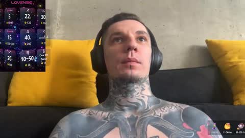 Snapshot of max_reaves chatting on 17, 11, 2025 online show from 17, 11, 2025