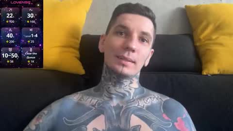 Snapshot of max_reaves chatting on 23, 11, 2025 online show from 23, 11, 2025