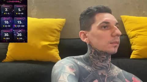 Snapshot of max_reaves chatting on 1, 12, 2025 online show from 1, 12, 2025