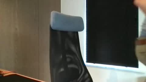 Snapshot of max_straight_1 chatting on 31, 1, 2025 Max take off clothes online show from 31, 1, 2025