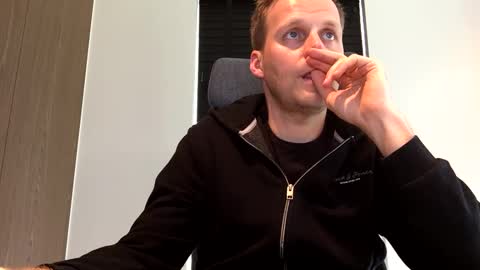 Snapshot of max_straight_1 chatting on 20, 2, 2025 Max take off clothes online show from 20, 2, 2025